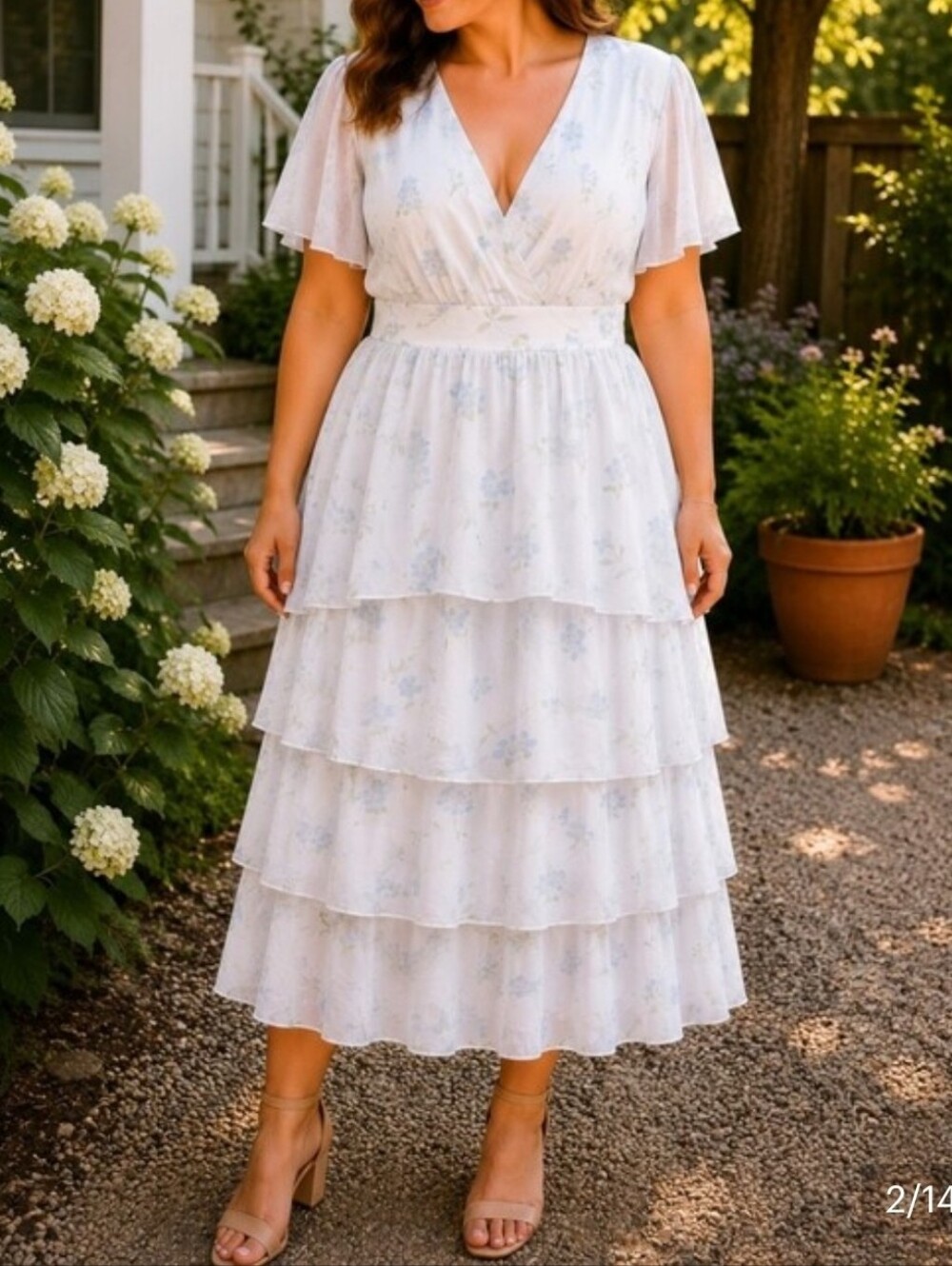 NWT Tiered White Floral Midi Dress with V-Neck And Zippered Back Sz 16 Plus